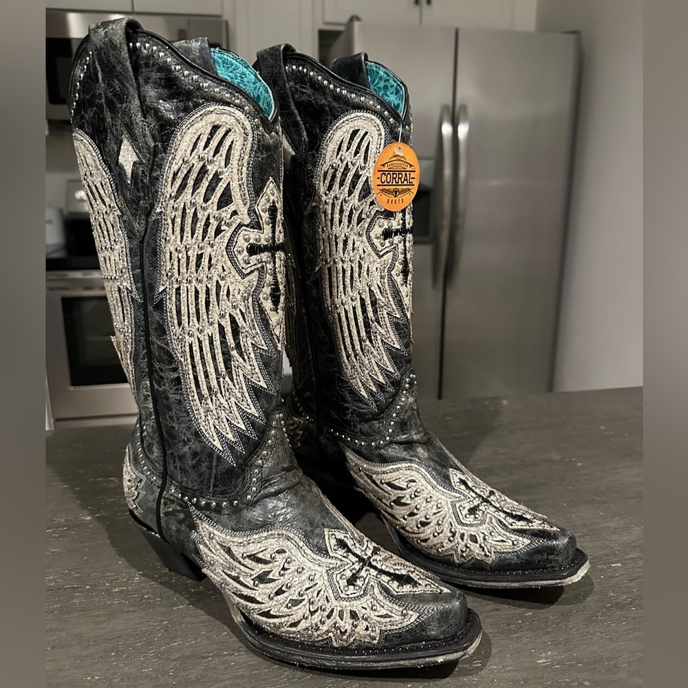 A4232 NEVER WORN / NEW CORRAL COWGIRL BOOTS - Picture 5 of 8